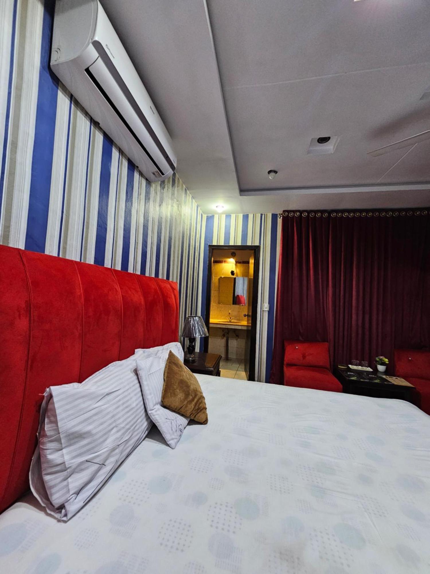 Hotel Tulip Inn, Gulberg Lahore Bagian luar foto