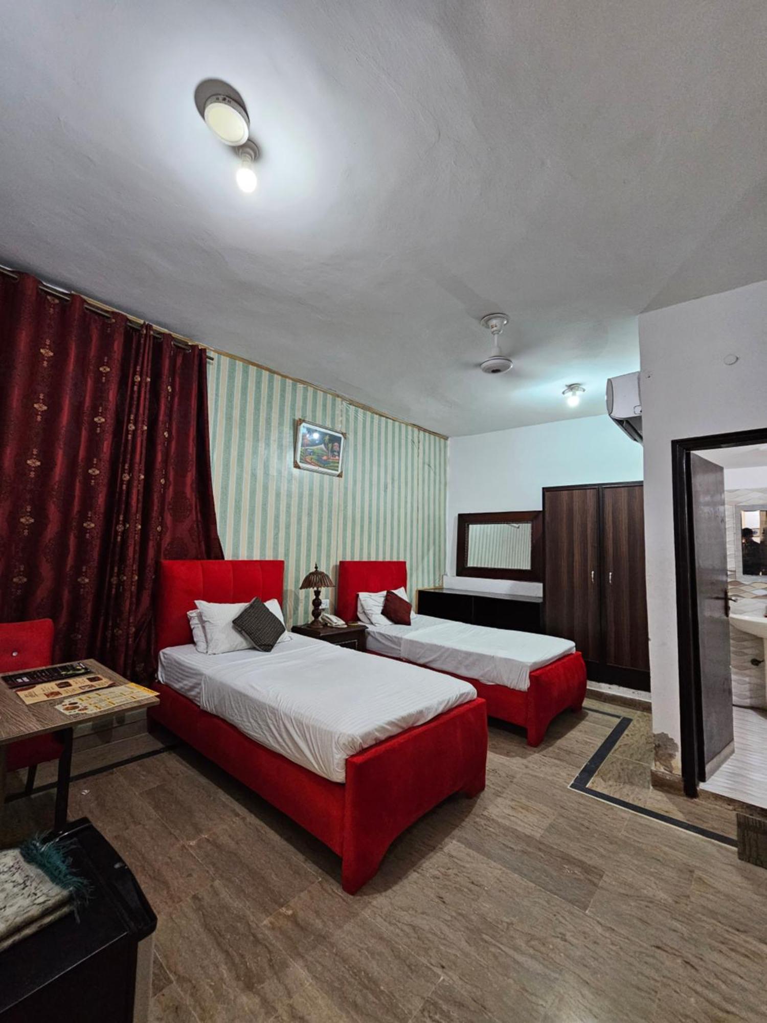 Hotel Tulip Inn, Gulberg Lahore Bagian luar foto